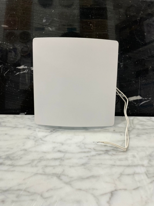 Тонкий бесшумный вытяжной вентилятор для ванной квадратный Mmotors ММC 100 K белый